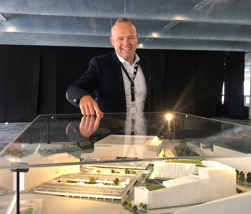 Chantier du nouveau magasin Leroy Merlin à Villeneuve-d’Ascq - Maxime Leroy, directeur développement et immobilier, présente la maquette