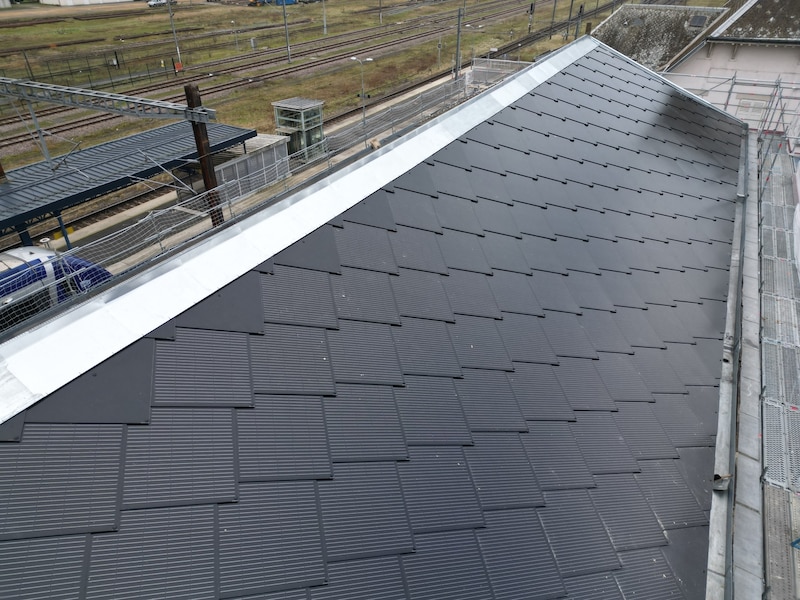 gare Sedan tuiles solaires