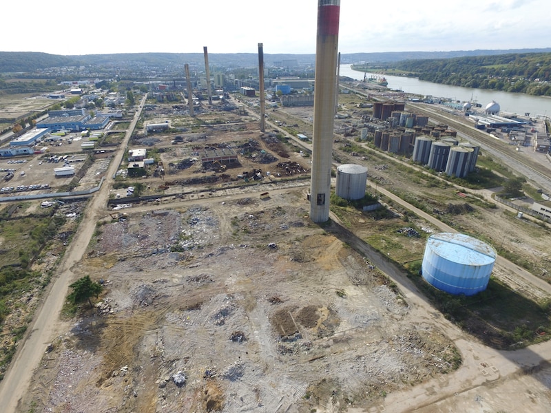 Chantier de dépollution du site Petroplus à Petit-Couronne près de Rouen (Seine-Maritime)