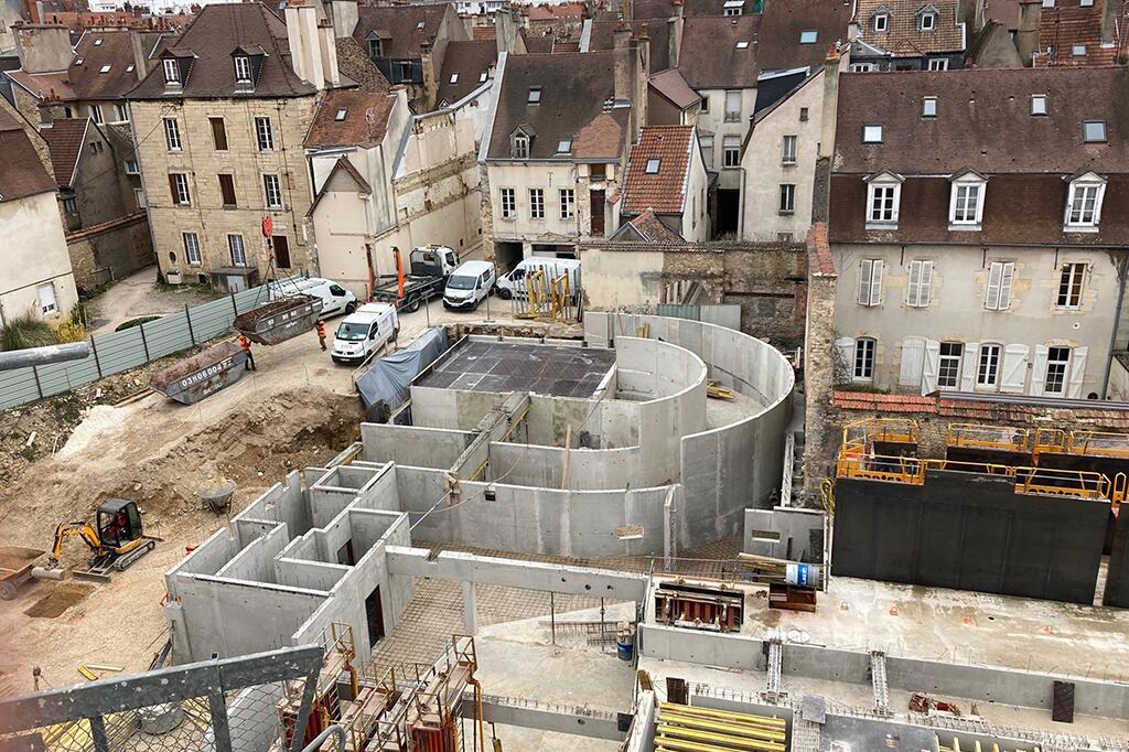 Chantier de logements sur le site de l’ancienne clinique Sainte-Marthe au centre-ville de Dijon (Côte-d'Or), pour le promoteur Edifipierre par l'entreprise STCE