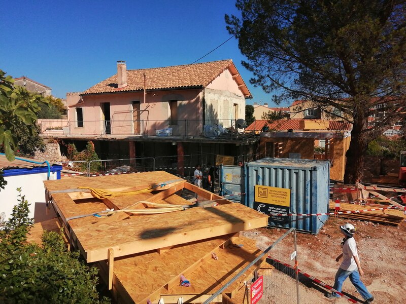 Pin d'Alep et pin noir pour une extension de villa à Septème-les-Vallons