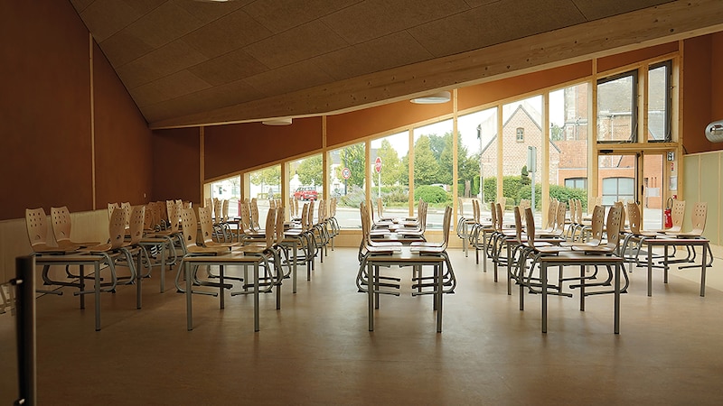 La cantine de Mouchin (Nord) a été réalisée avec des caissons d’ossature bois isolés en paille