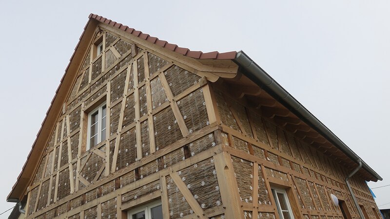 Exemple d'utilisation du roseau dans la construction dans le Grand Est