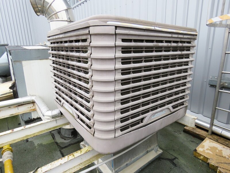 Placé sur le toit, l’échangeur d’air Adiabox 16 000