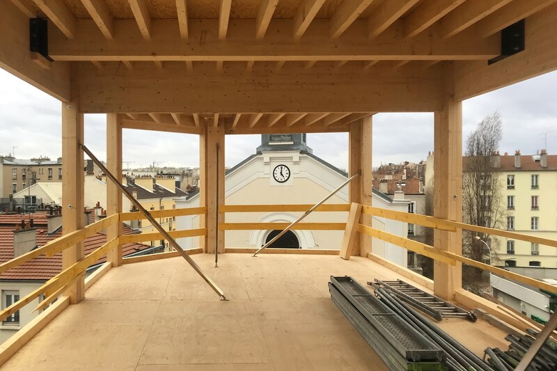 Une charpente traditionnelle en bois pour un immeuble de bureaux à Malakoff