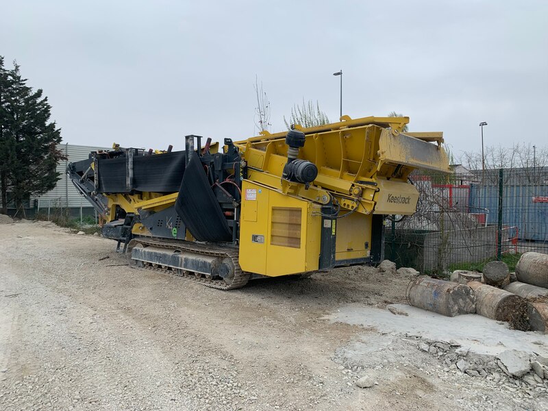 Cribleur sur la plateforme de recyclage d'Eqiom à Genneviliers (Hauts-de-Seine)