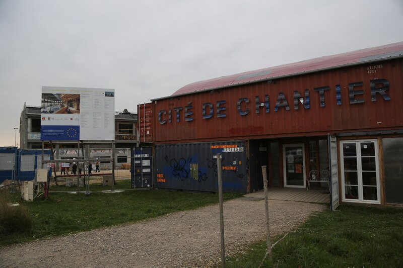 Grande halle de Colombelles (Calvados), pionnière du réemploi: la cité de chantier