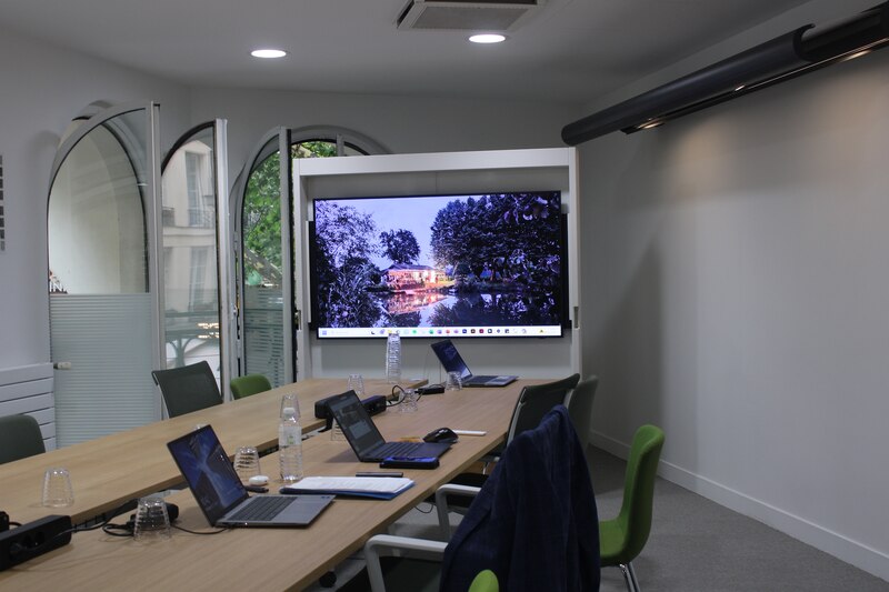 Schenker stores showroom paris 2