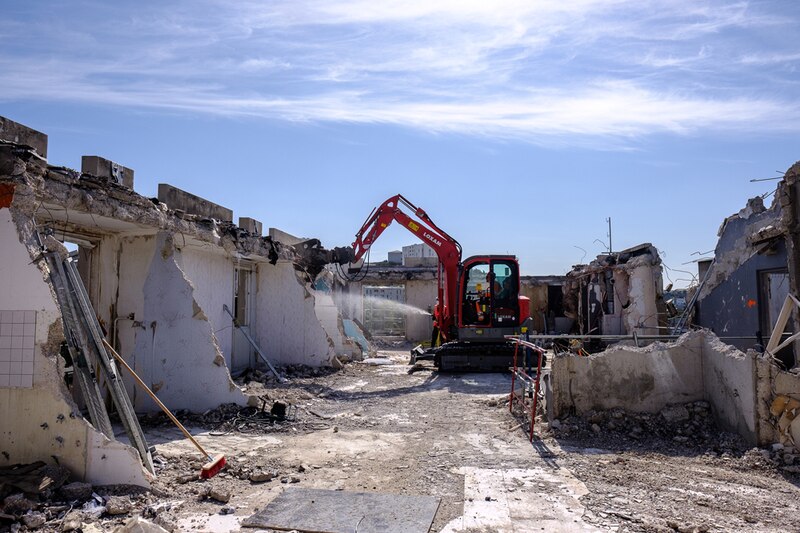 Marseille : démolition par grignotage de la tour K de la cité de la Castellane