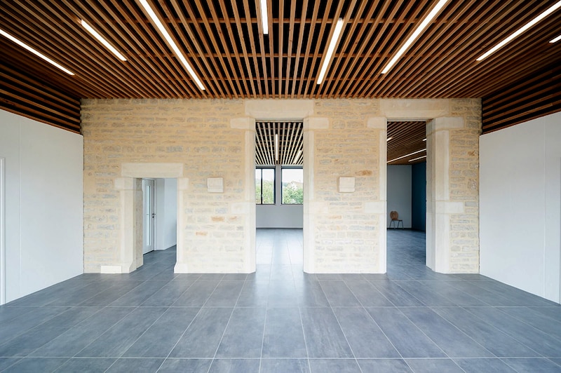 Salle communale de Collonge-en-Charollais (Saône-et-Loire), Burlat & Vega. Architectes