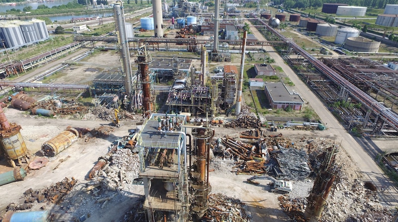 Chantier de dépollution du site Petroplus à Petit-Couronne près de Rouen (Seine-Maritime)
