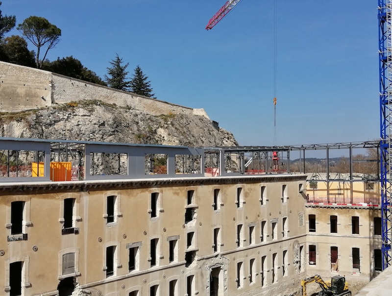 Chantier de réhabilitation de la prison Sainte-Anne à Avignon (Vaucluse) par LC2I, Fabre/Speller, Huit et demi et Girard