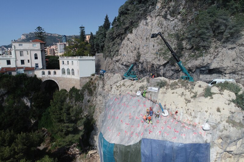 Chantier de minage d’une masse rocheuse à Roquebrune-Cap-Martin (Alpes-Maritimes)