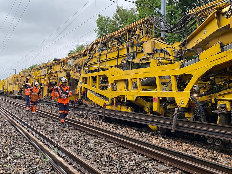 Travaux ferroviaires sur la ligne Amiens-Rouen_depose_pose_rails