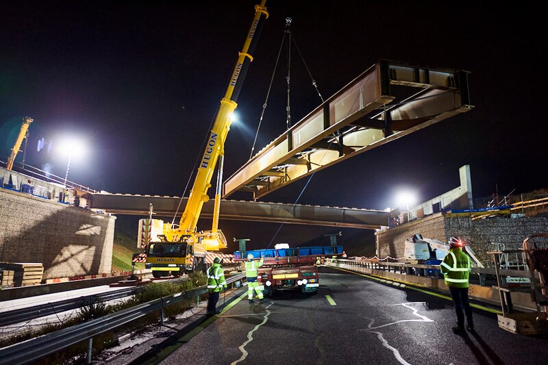 Chantier d'un écopont sur l'A61 par Vinci dans l'Aude