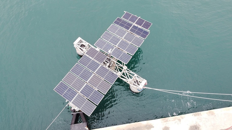 SolarinBlue, démonstrateur photovoltaïque flottant en pleine mer