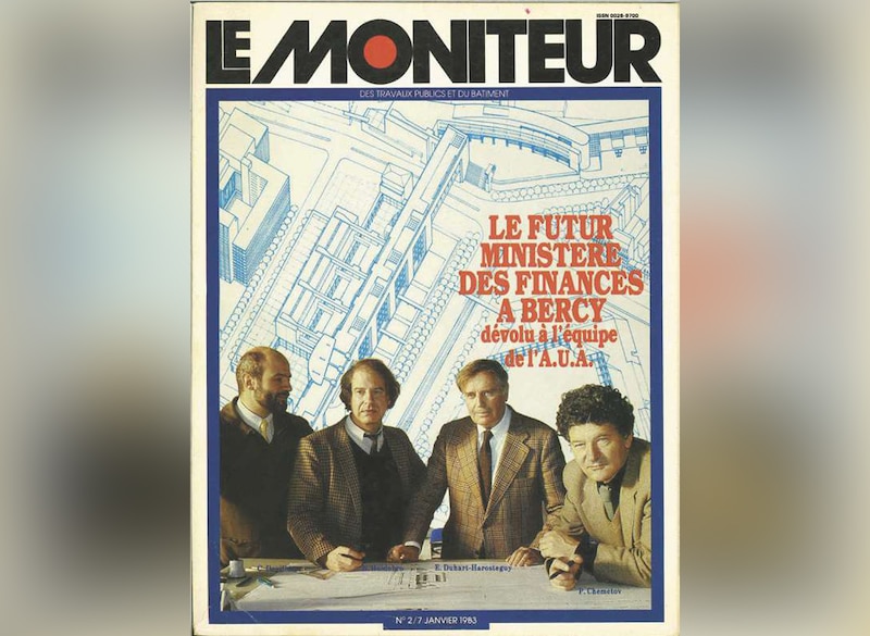 En janvier 1983, Christian Devillers (agence Chemetov), Borja Huidobro, Emile Duhart-Harosteguy (assistant maîtrise d’oeuvre) et Paul Chemetov font la une du « Moniteur ».