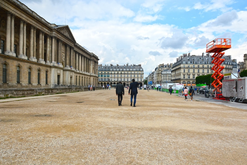 Colonnade du musée du Louvre à Paris (Ier)