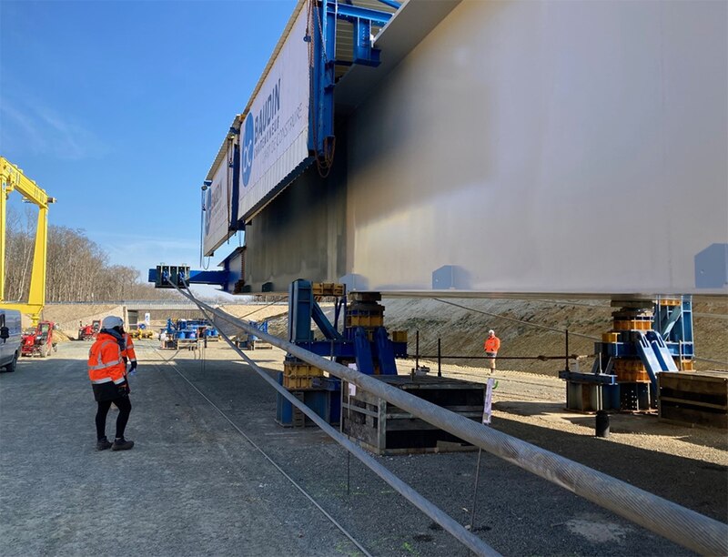 Lançage d'un nouveau pont sur la Loire, à Mardié, en amont d’Orléans (Loiret)