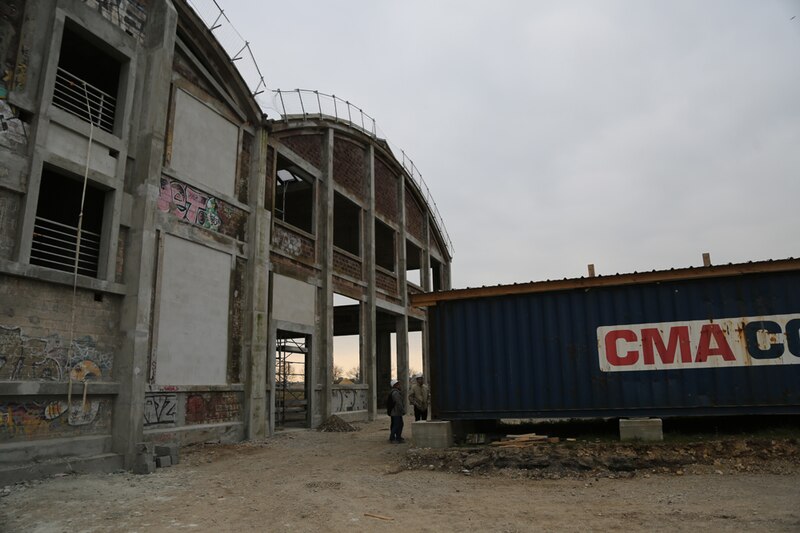 Grande halle de Colombelles (Calvados), pionnière du réemploi: le stockage matériaux