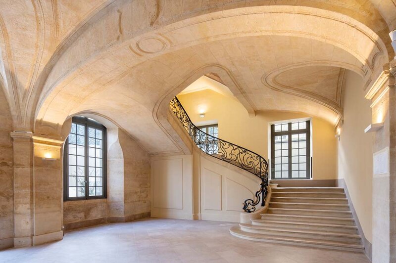Le nouveau campus Sciences Po à Paris VIIe: escalier classé monument historique