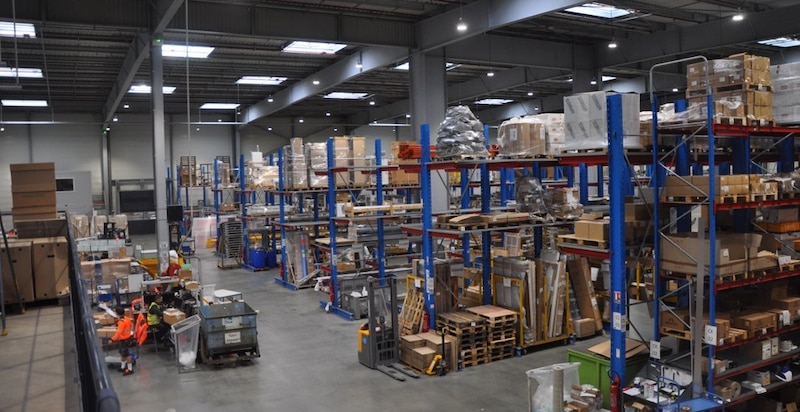 STOCKAGE CONTREMARQUE ET QUINCAILLERIE BATIMENT C