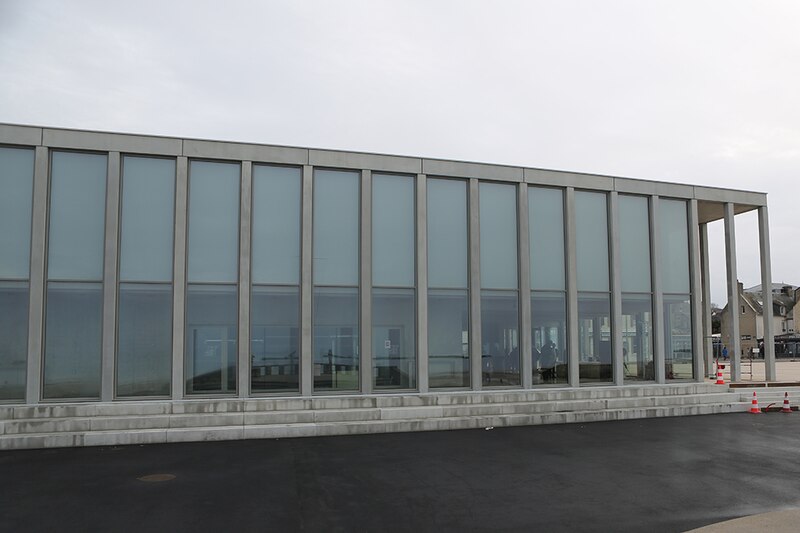 Le nouveau musée du Débarquement à Arromanches (Calvados) : baie vitrée